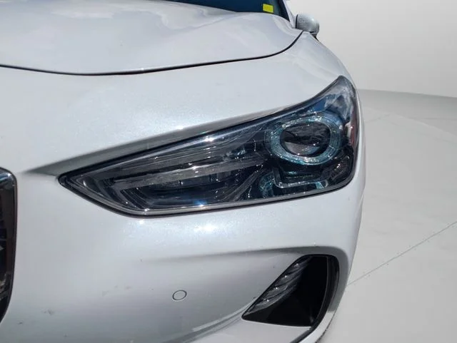 Used 2019 White Genesis 3.3T Advanced image 9