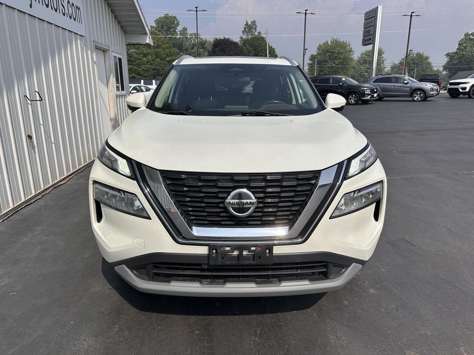 Used 2021 Pearl White Tricoat Nissan SV image 2