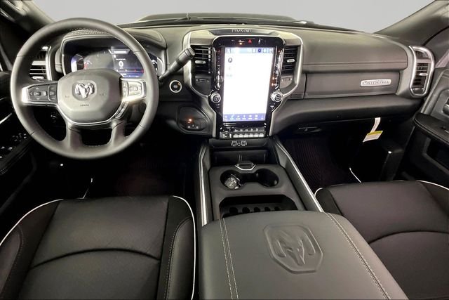 New 2026 Diamond Black Crystal Pearl-Coat Exterior Paint RAM Laramie image 5