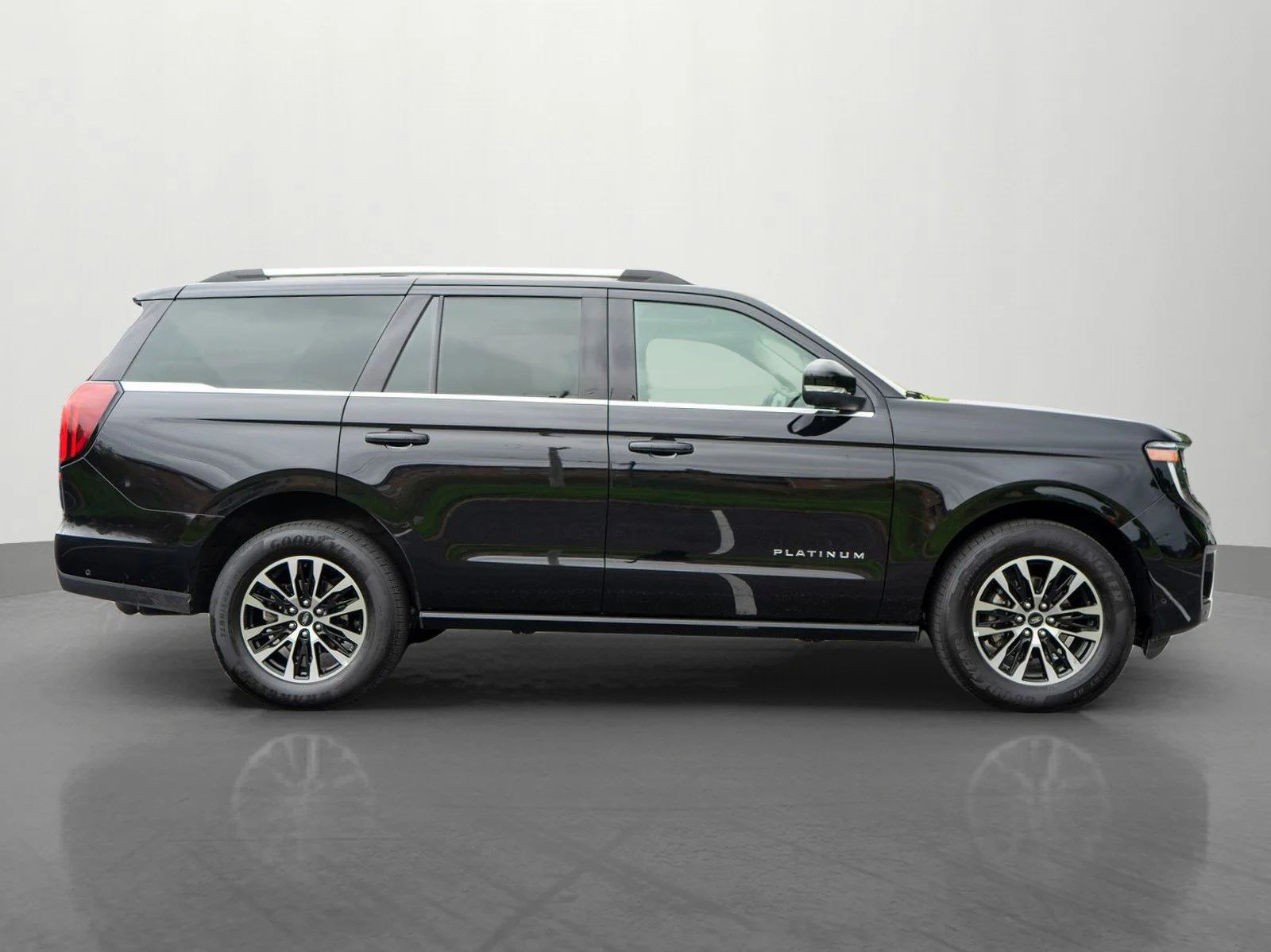 Used 2025 Black Metallic Ford Platinum image 8