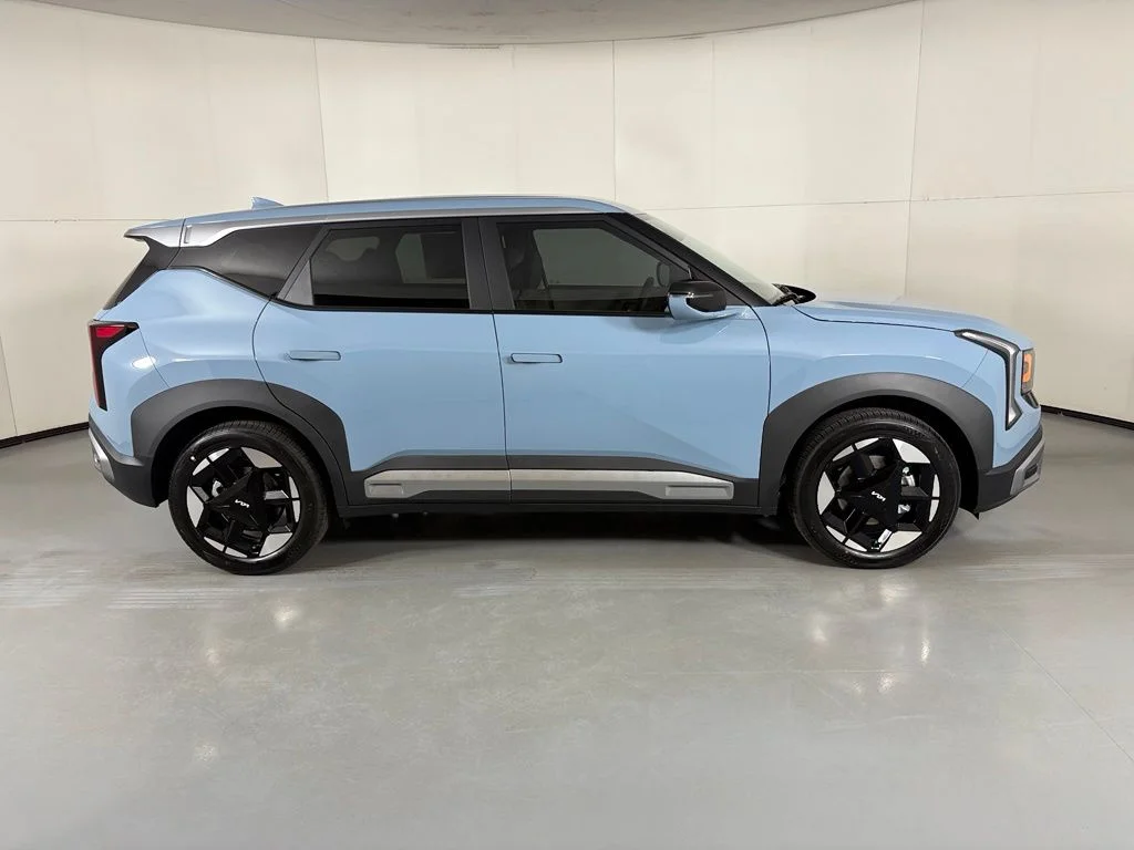 New 2027 Frost Blue Kia S image 9