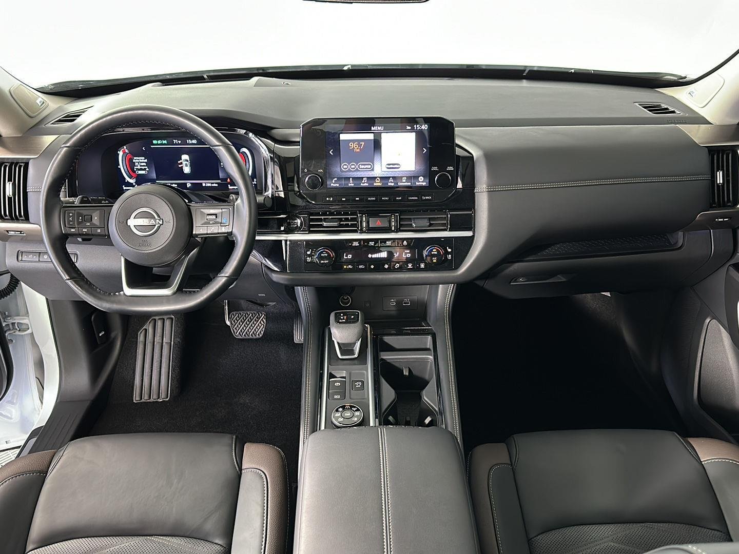 Certified Used 2025 Everest White Pearl Tricoat Nissan Platinum image 3