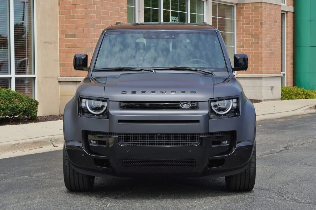 New 2026 Carpathian Grey Land Rover V8 image 4