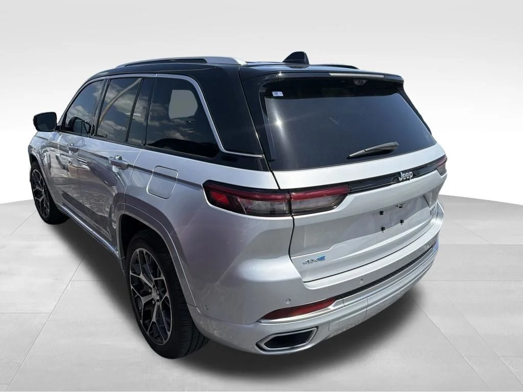 Used 2022 Silver Jeep Summit Reserve 4xe image 15