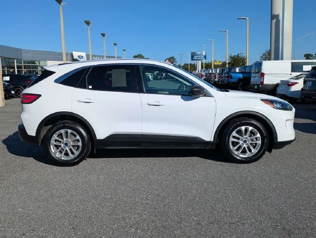 Certified Used 2022 White Ford SE image 3