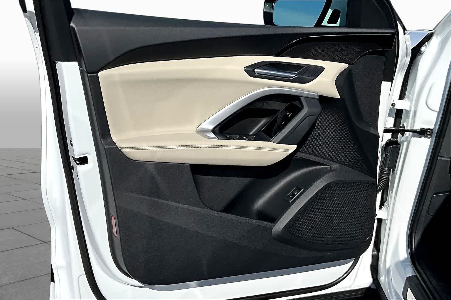 Used 2025 Arkona White Audi Premium image 22