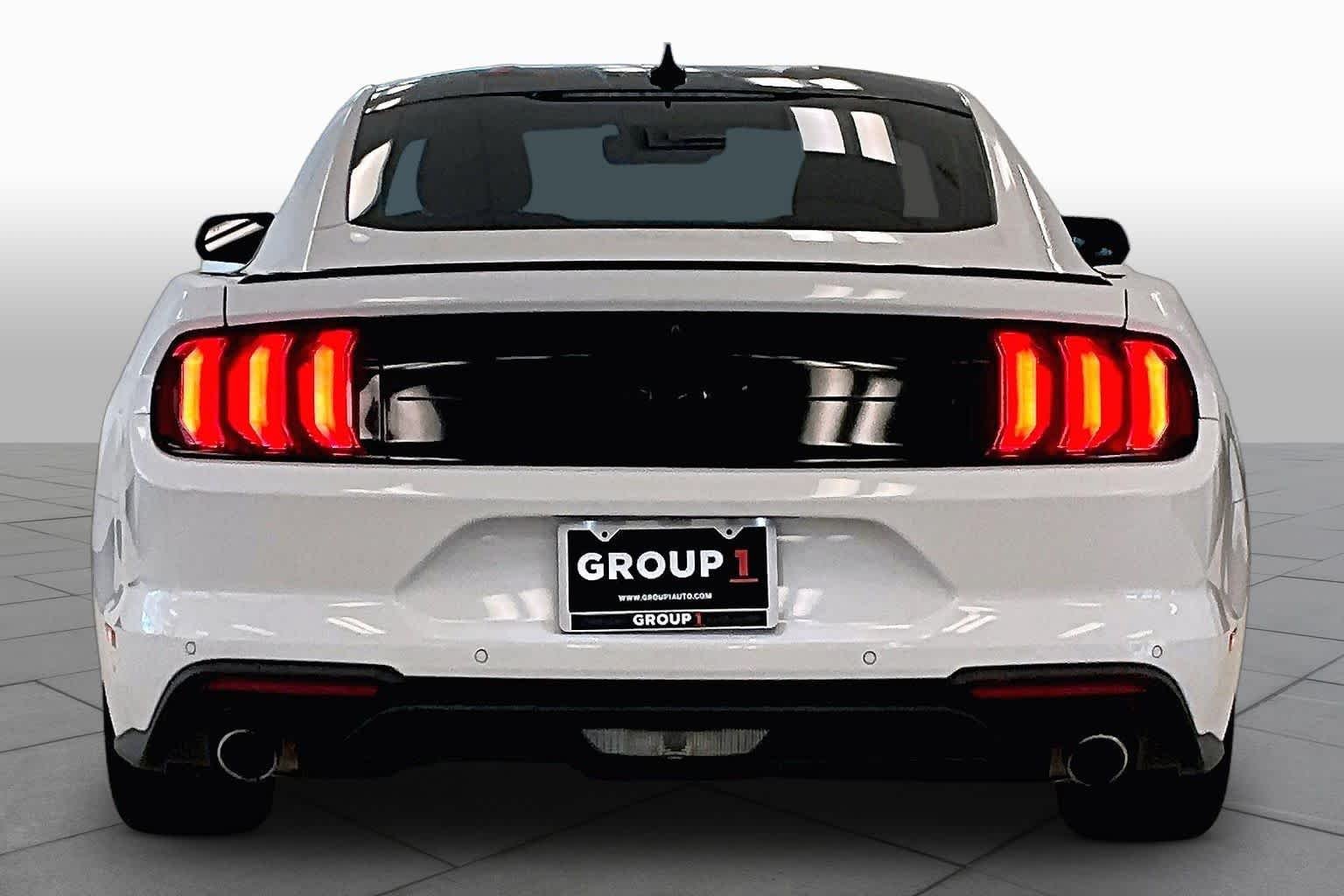 Used 2022 Oxford White Ford EcoBoost image 4