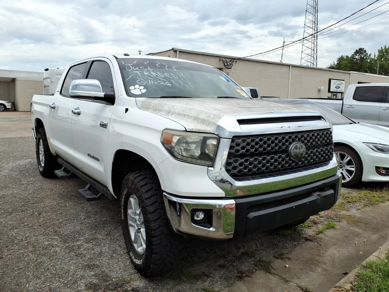 Used 2018 Super White Toyota SR5 image 3