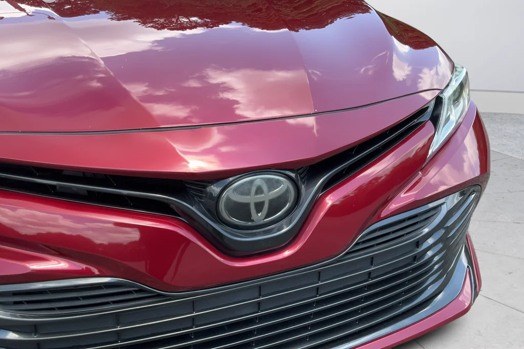 Used 2018 Red Toyota LE image 31