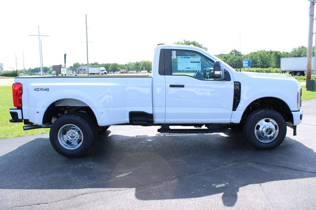 New 2026 Oxford White Ford F-350® XL image 16