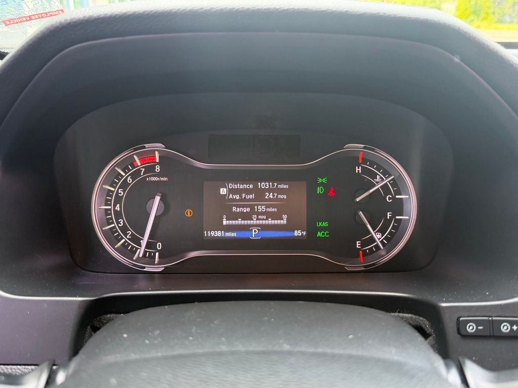 Used 2018 White Honda Touring image 10