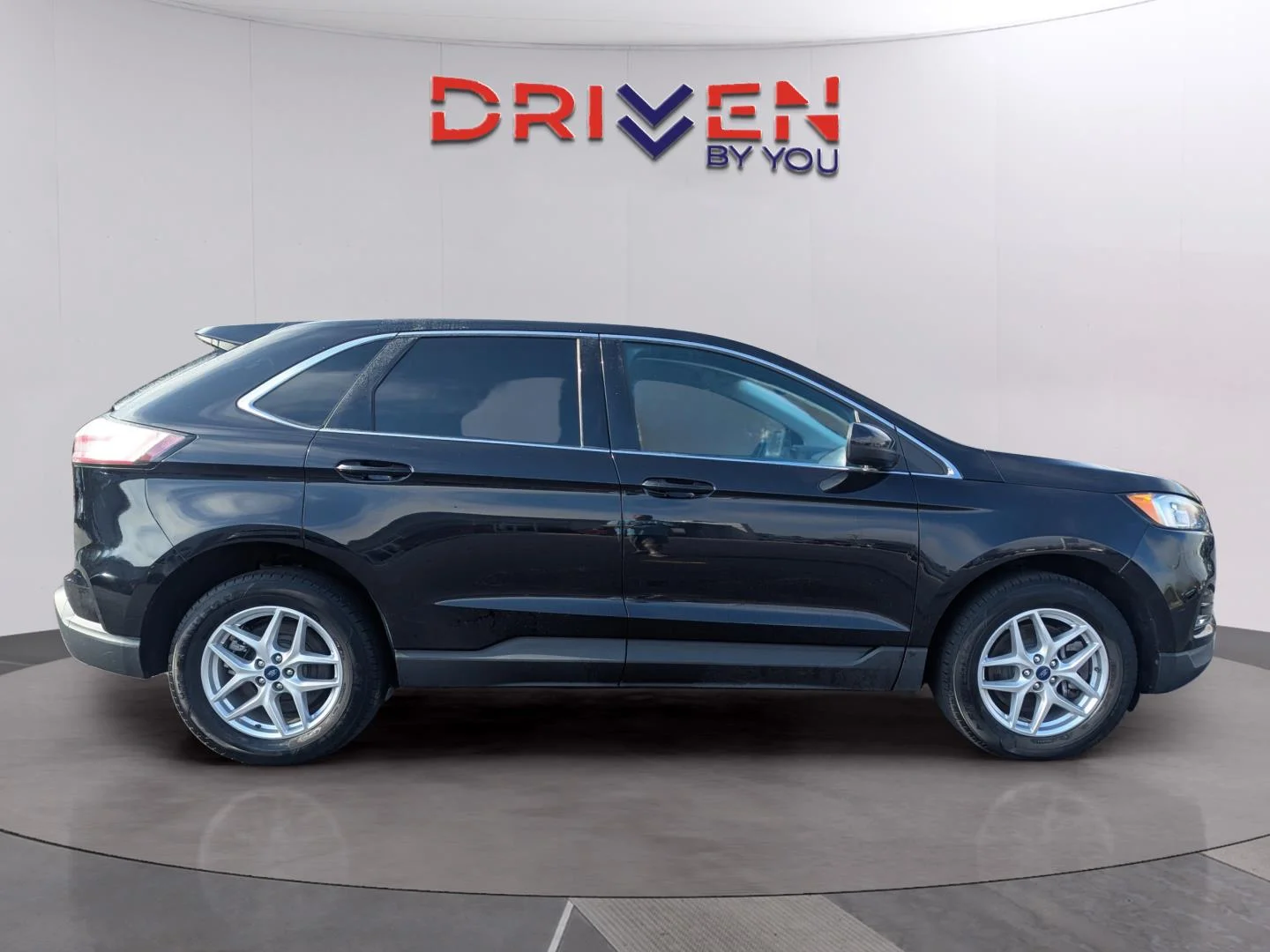 Used 2022 Agate Black Ford SEL image 6