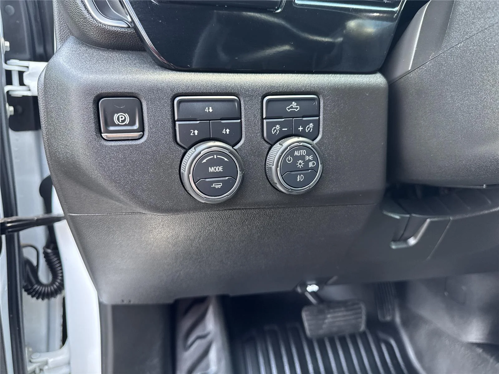 Used 2025 Summit White Chevrolet LT image 20