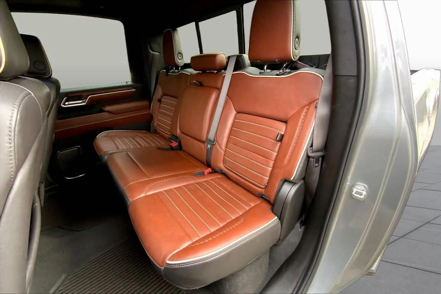 Used 2024 Sterling Metallic GMC Denali Ultimate image 31