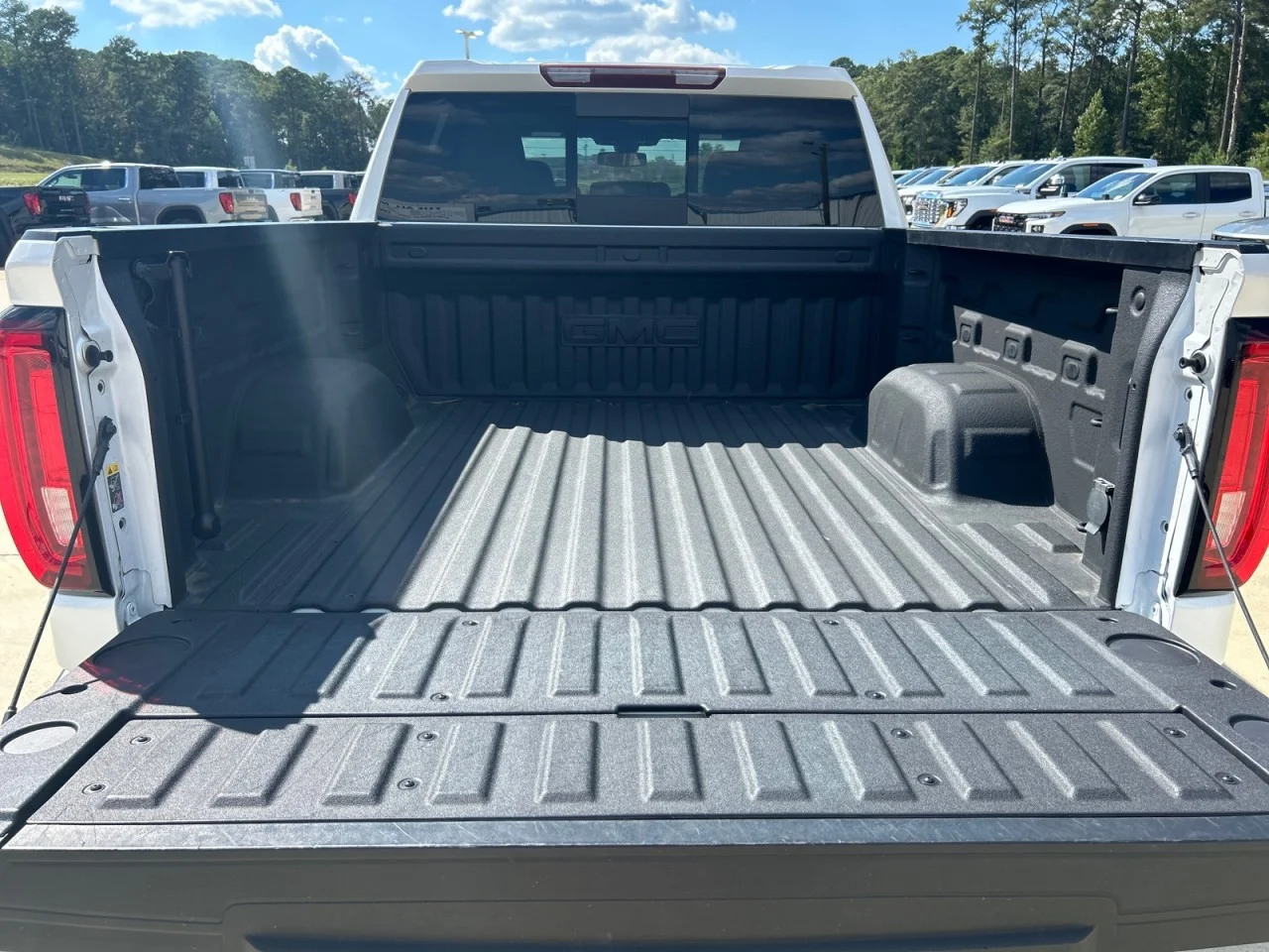 Used 2020 WHITE FROST TRICOAT GMC SLT image 7