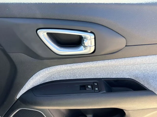 Used 2025 White Jeep Latitude image 24