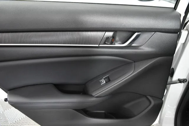 Used 2018  Honda EX-L image 31