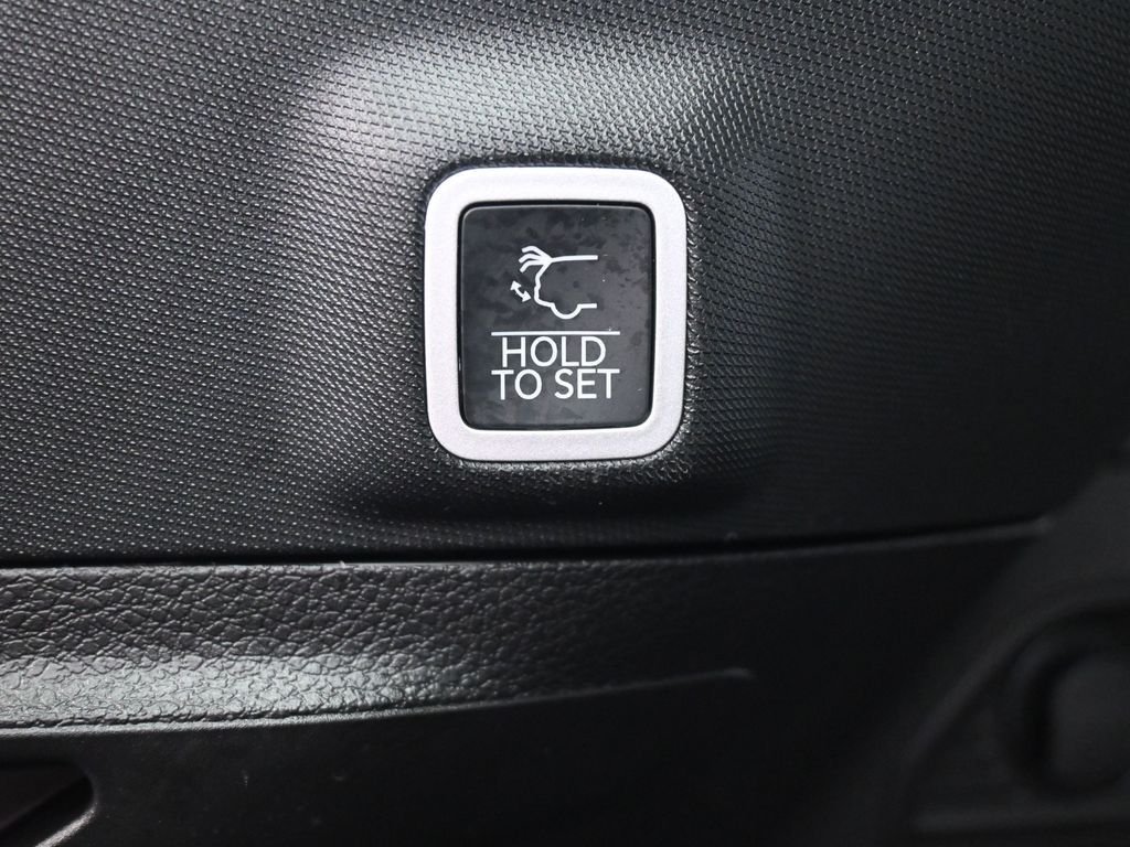 New 2026 Diamond Black Crystal Pearlcoat Jeep Limited image 25
