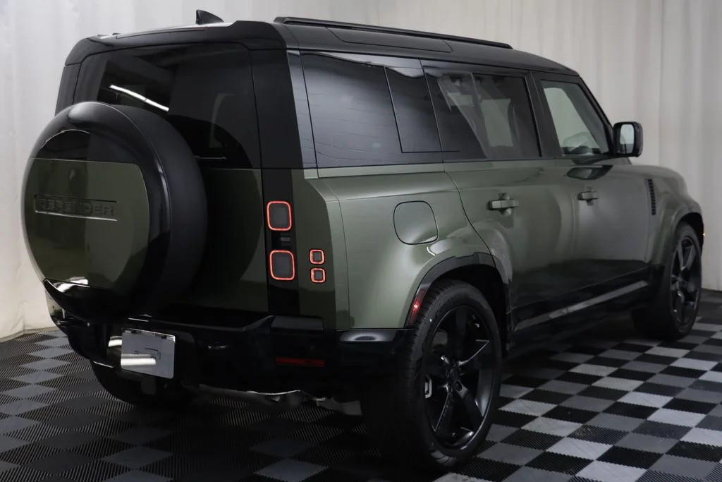 New 2026 Green Land Rover X-Dynamic SE image 18