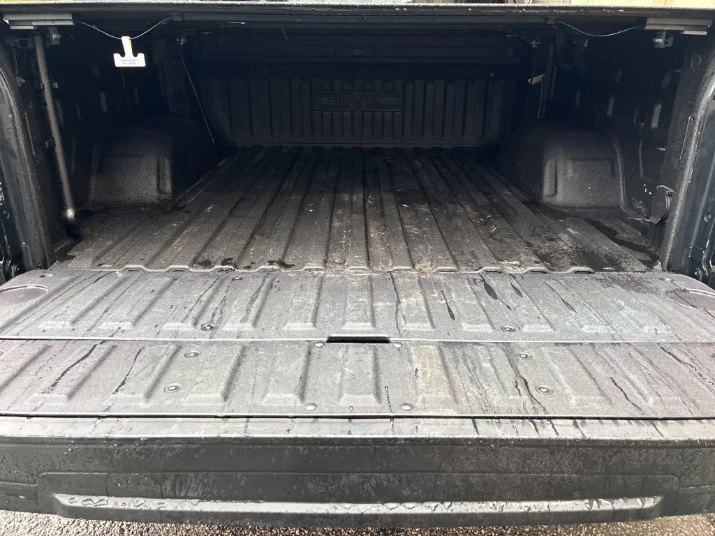 Used 2025 Black GMC SLT image 16