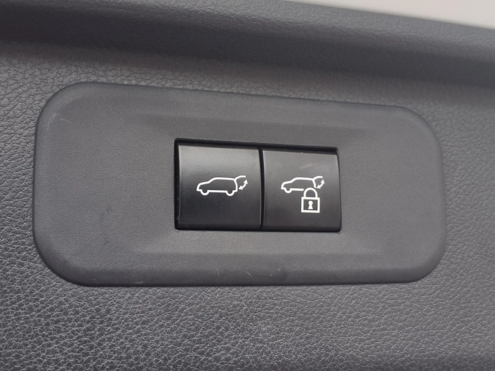 Used 2024 Wind Chill Pearl Toyota MAX Limited image 28