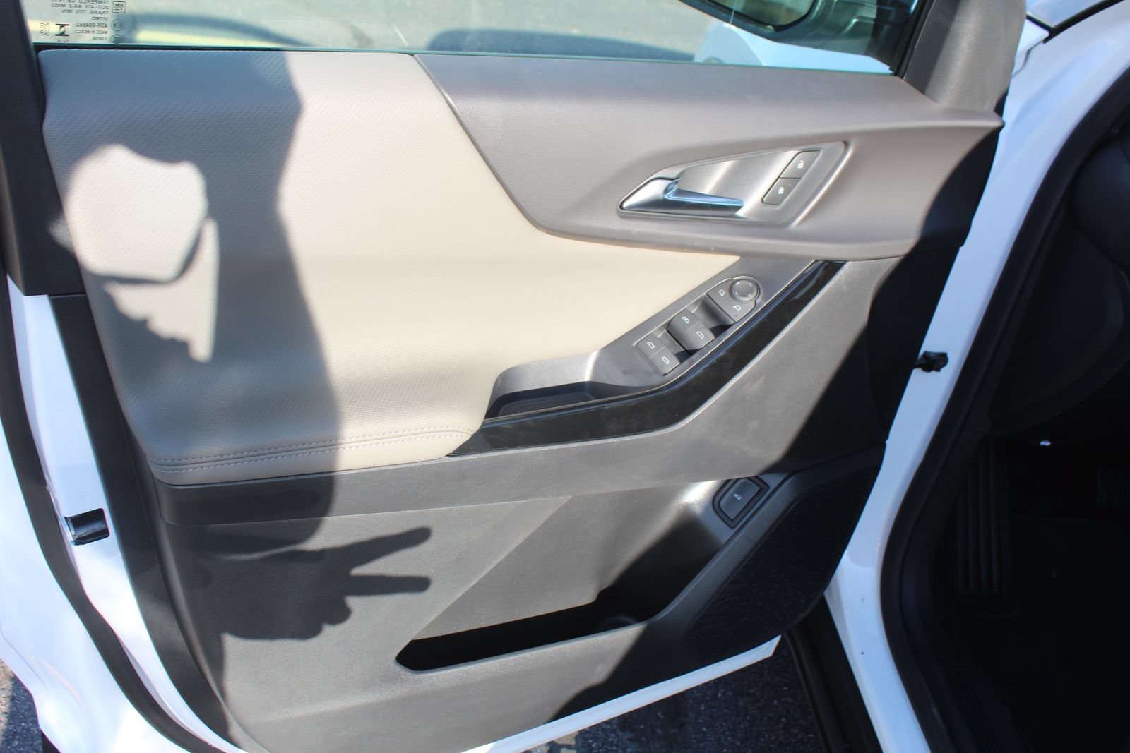New 2027 Summit White Chevrolet LT image 10