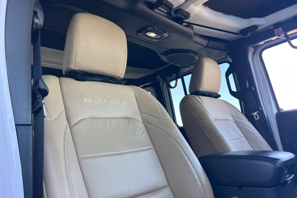 Used 2018 White Jeep Unlimited Sahara image 20
