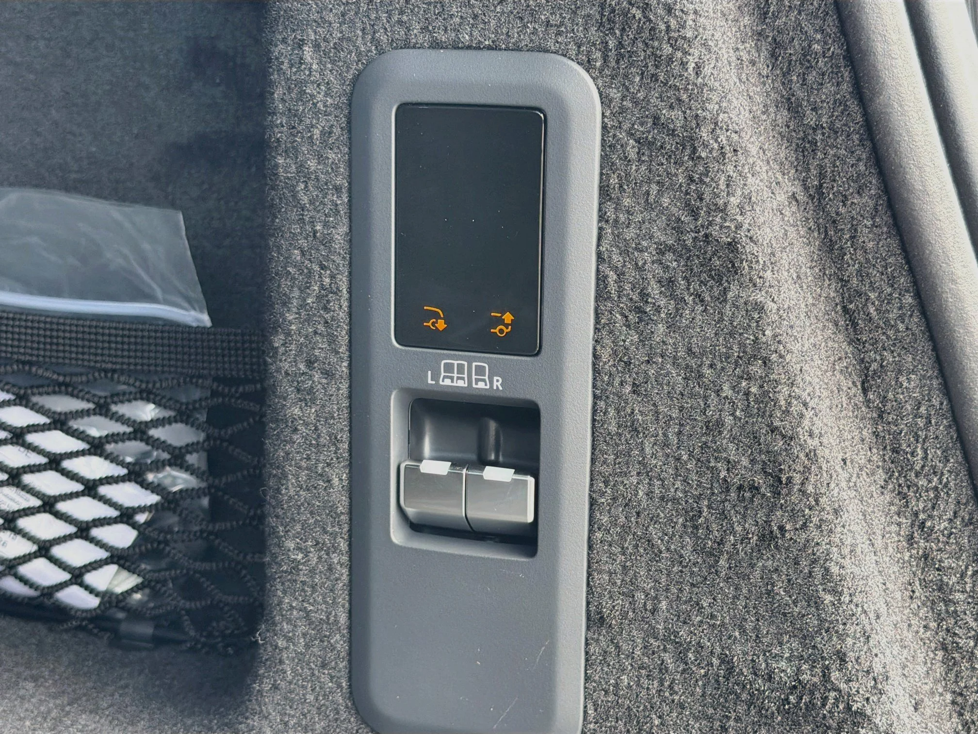 New 2026 Borasco Grey Land Rover SE image 13