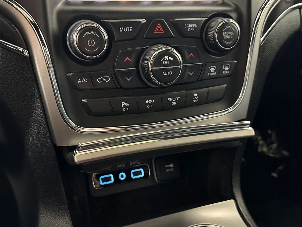 Used 2018 White Jeep Limited image 25