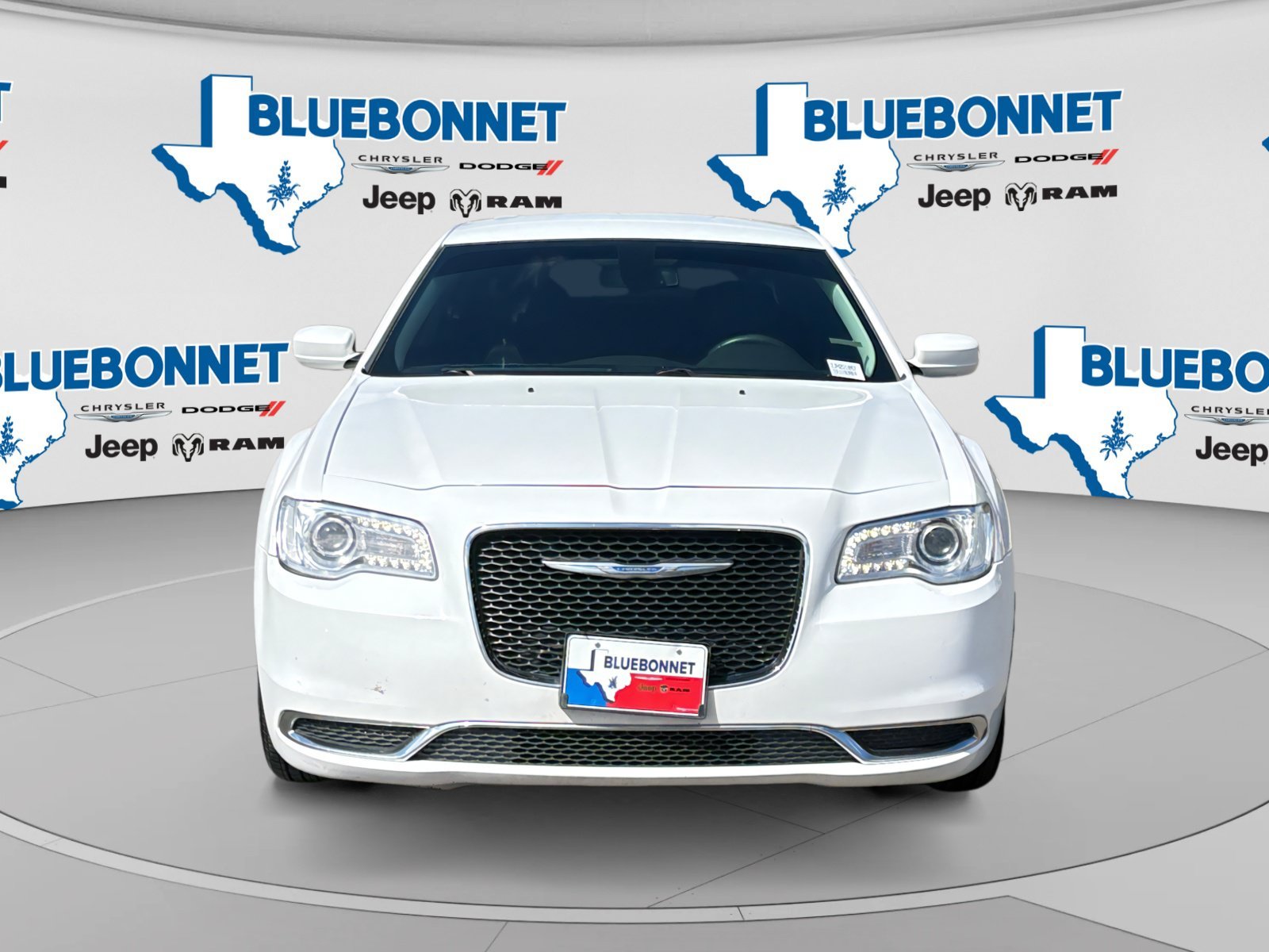 Used 2018 Bright White Clearcoat Chrysler Touring L image 2