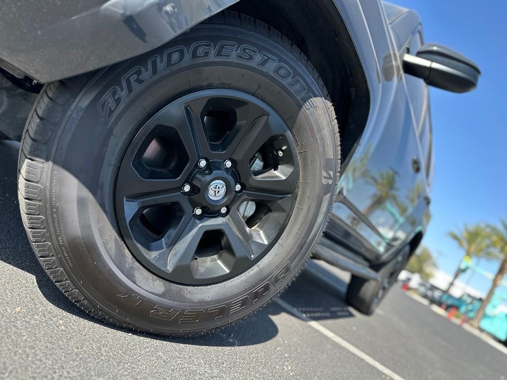 Used 2024  Toyota SR5 image 3