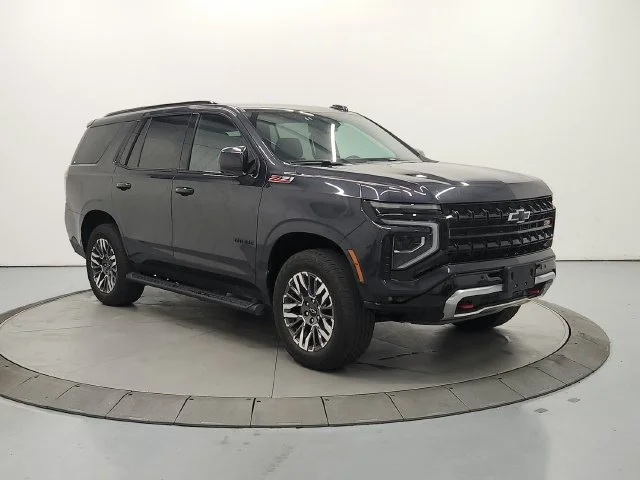 Used 2025 Gray Chevrolet Z71 image 3