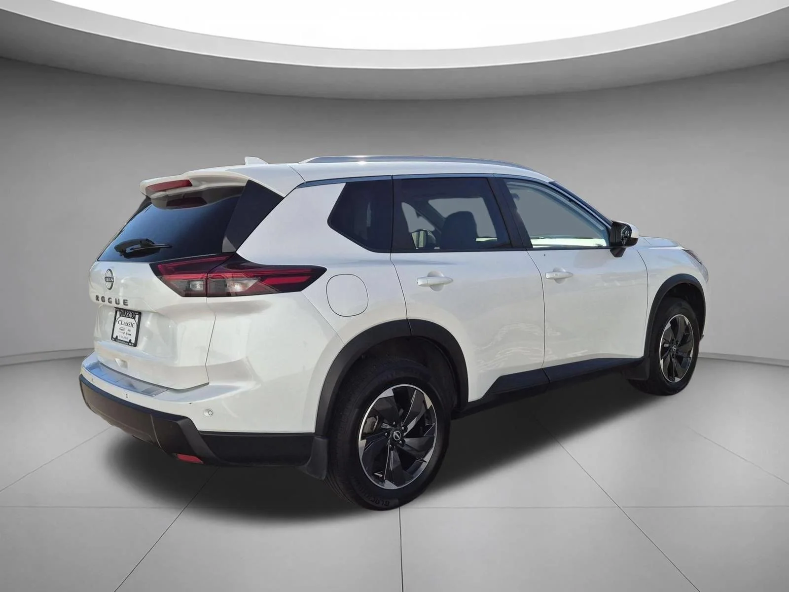 Used 2025 Everest White Pearl Nissan SV image 5