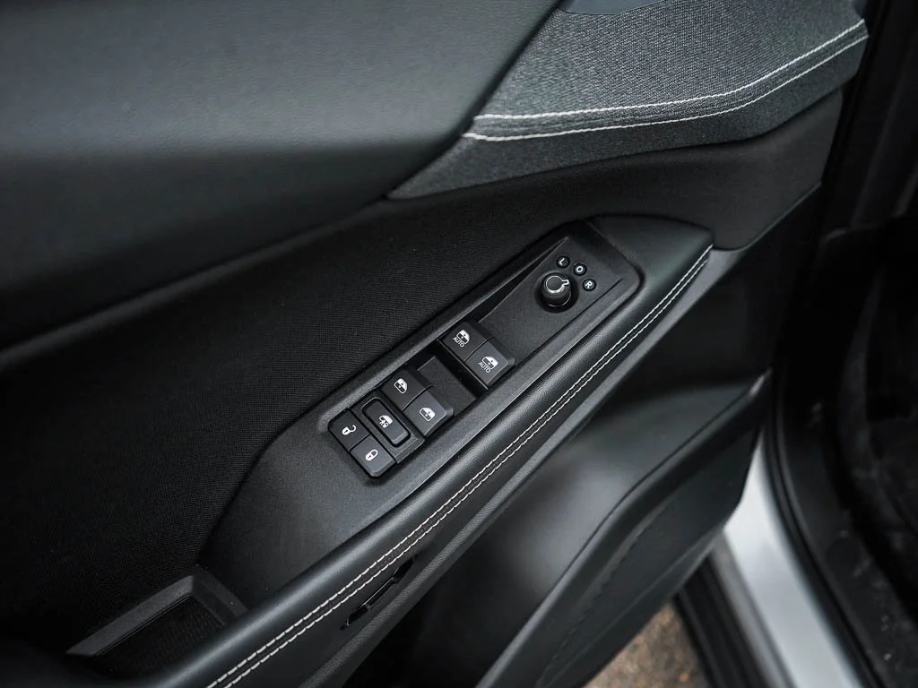 New 2026 Diamond Black Crystal Pearlcoat Jeep Laredo image 17