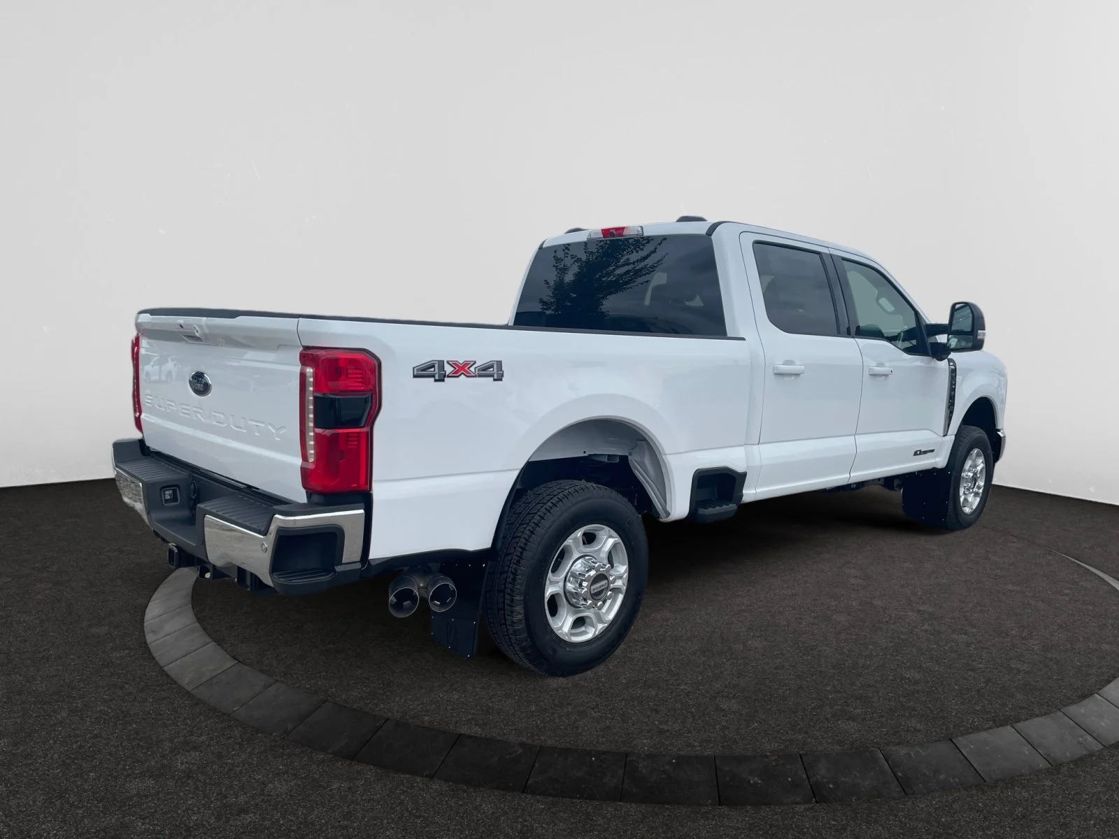 New 2026 Oxford White Ford XLT image 5