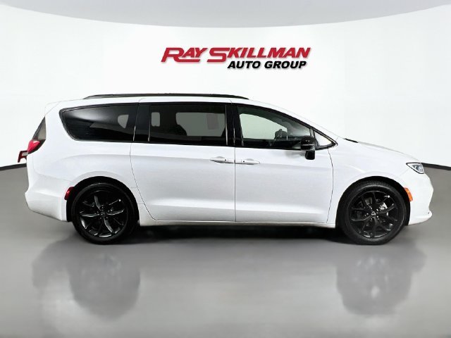 2025 Chrysler Pacifica Limited - Photo 8