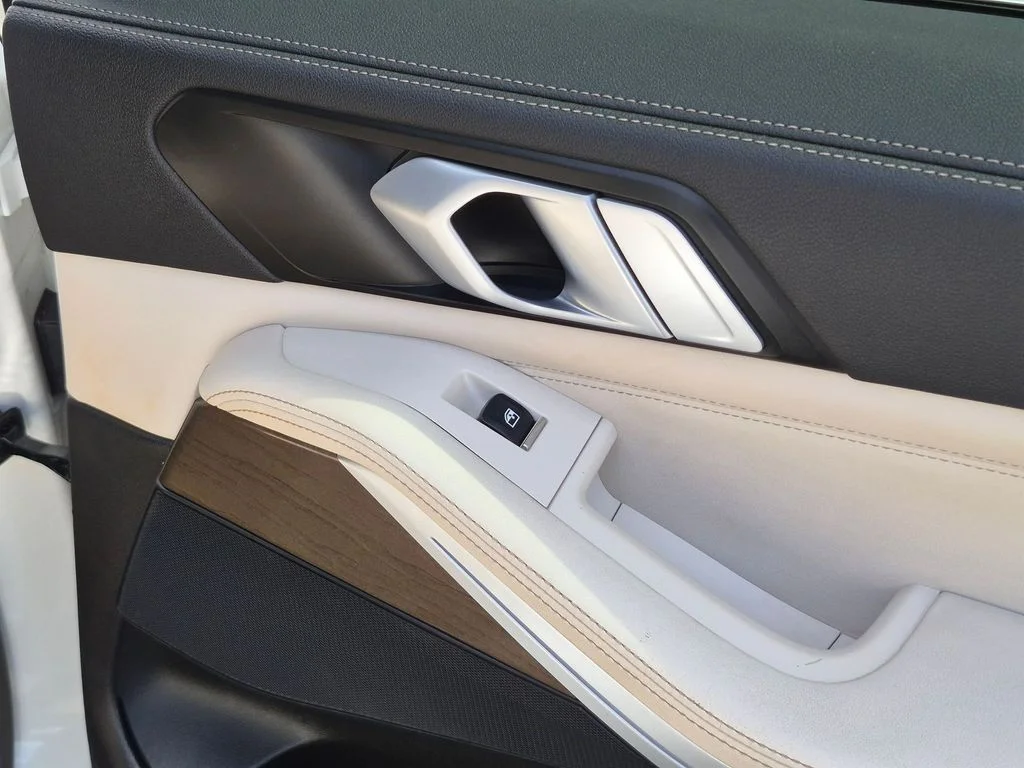 Used 2021 White BMW sDrive40i image 37