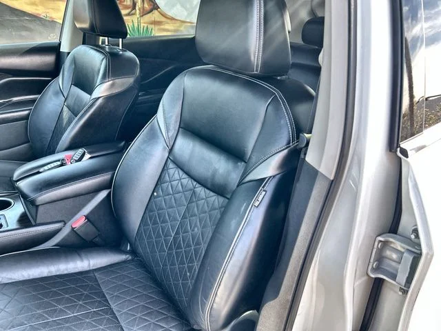 Used 2019 White Nissan Platinum image 12