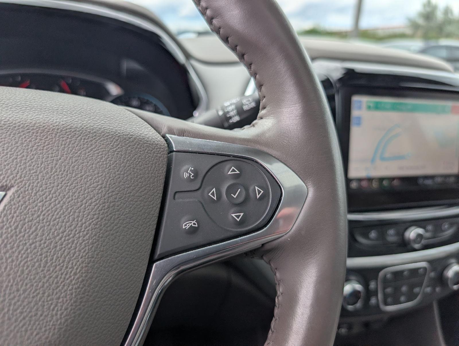 Used 2020 Iridescent Pearl Tricoat Chevrolet Premier image 14