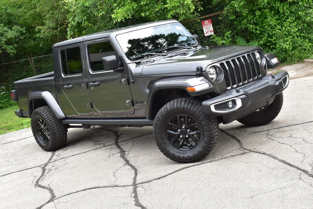 Used 2022 Crystal Metallic Jeep Sport image 2