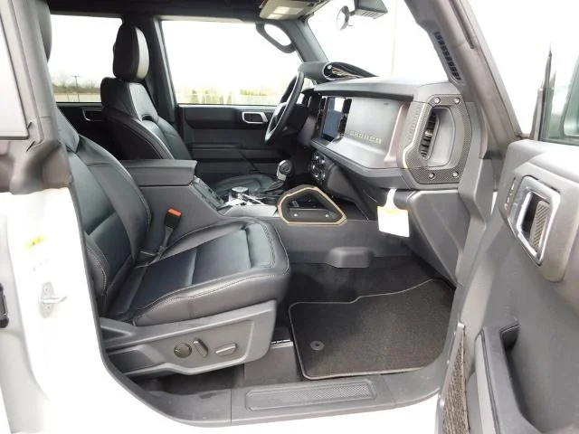 New 2026 Avalanche Gray Ford Badlands® image 58