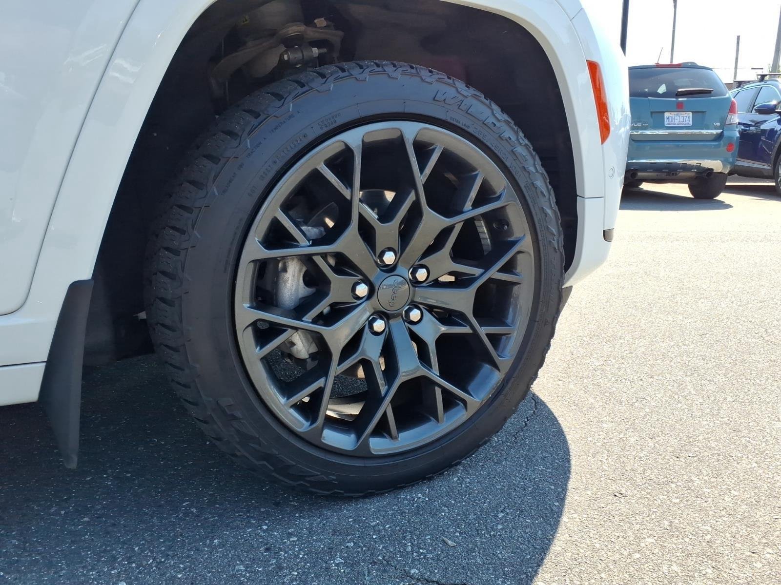 Used 2024 Bright White Clearcoat Jeep Summit image 13