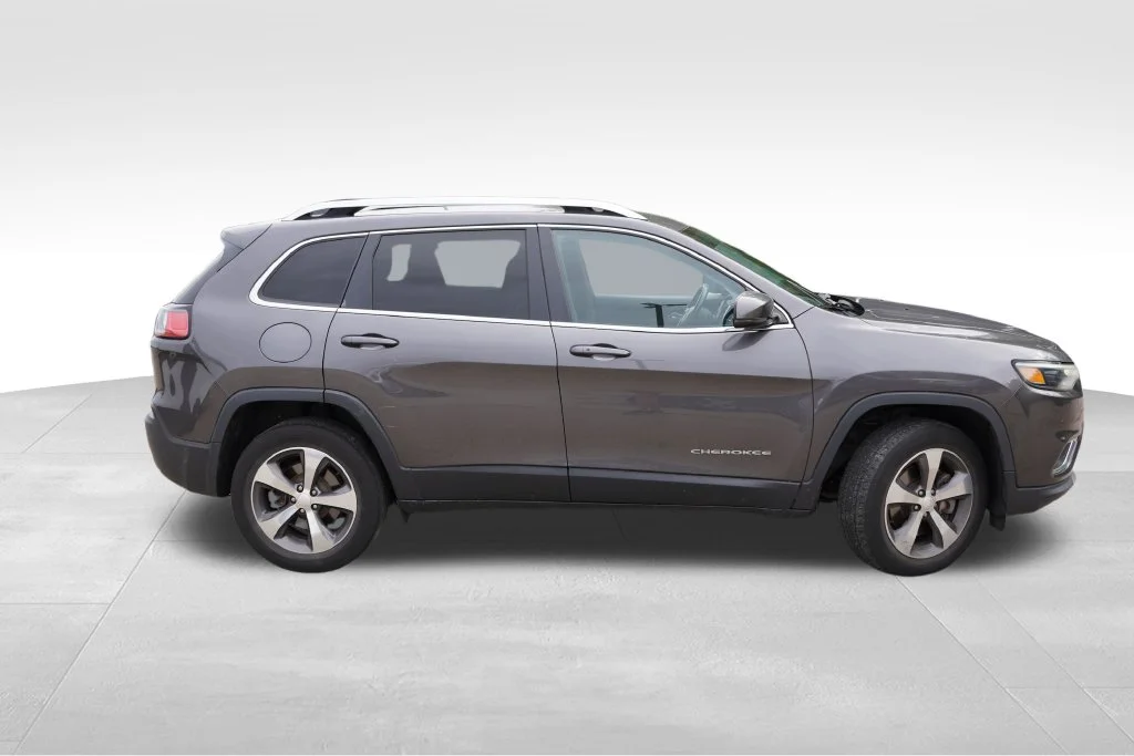 Used 2019 Granite Crystal Metallic Clearcoat Jeep Limited image 2