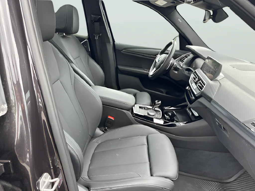 Used 2024 Gray BMW sDrive30i image 38