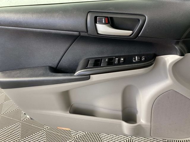 Used 2012 White Toyota LE image 22