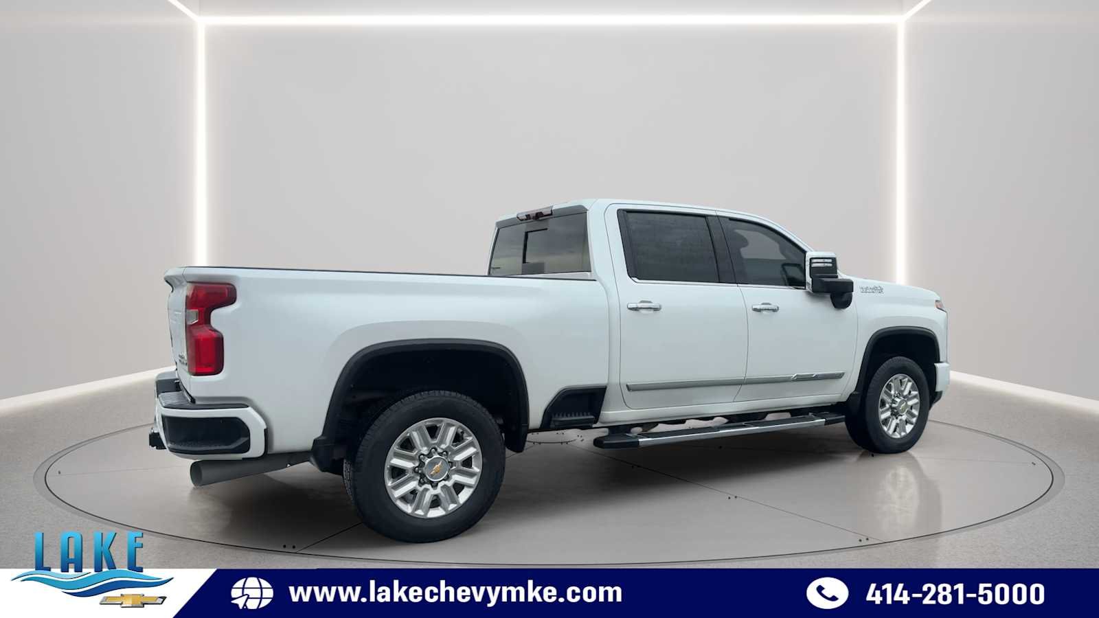 Certified Used 2024 Iridescent Pearl Tricoat Chevrolet High Country image 10