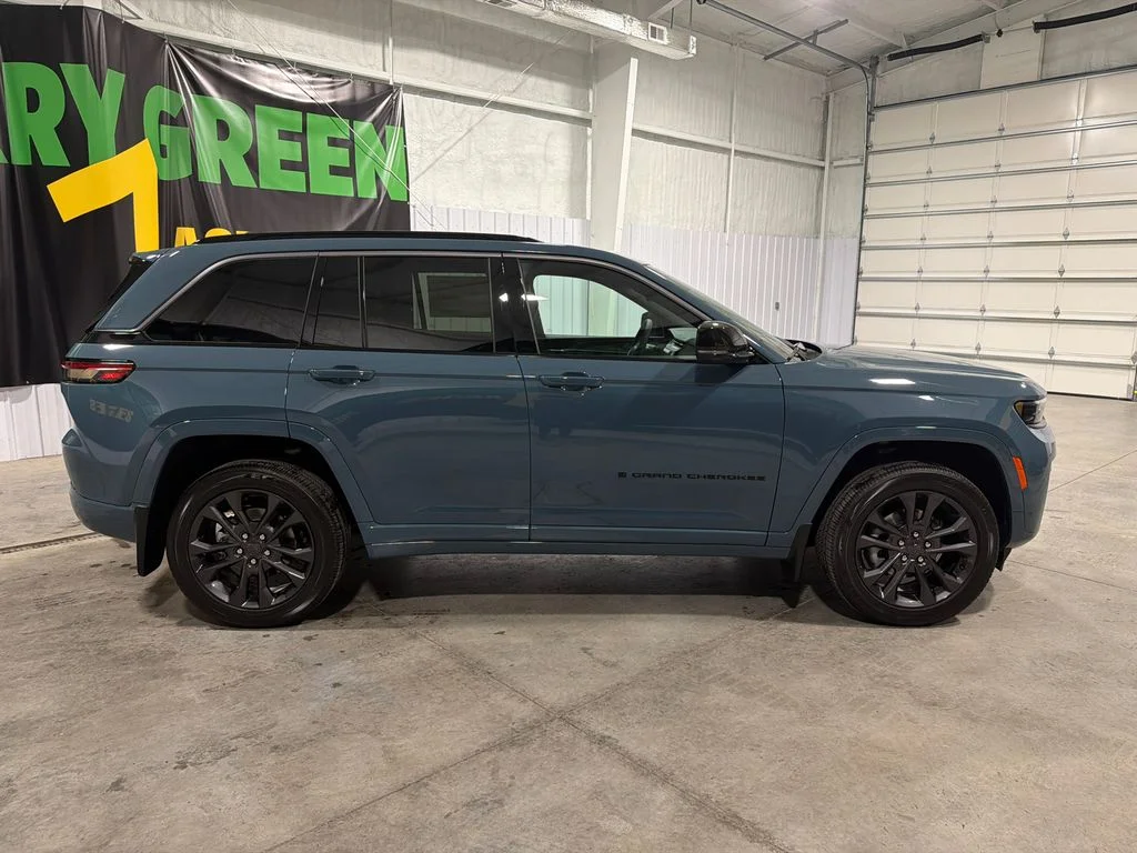 New 2026 Steel Blue Exterior Paint Jeep Limited Reserve image 4