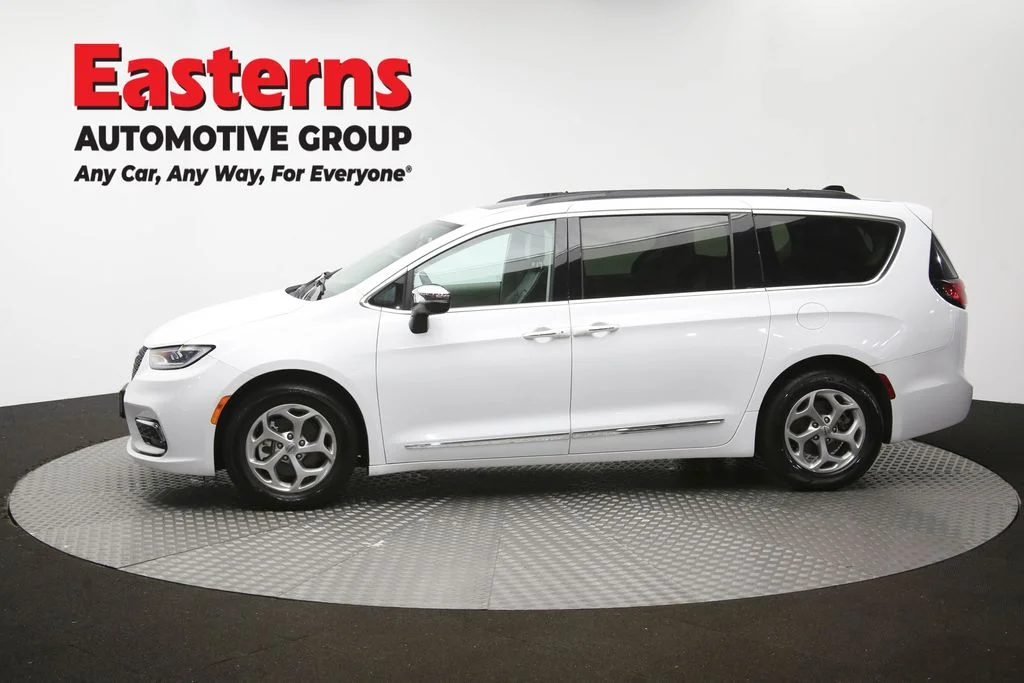 Used 2023 White Chrysler Limited image 62