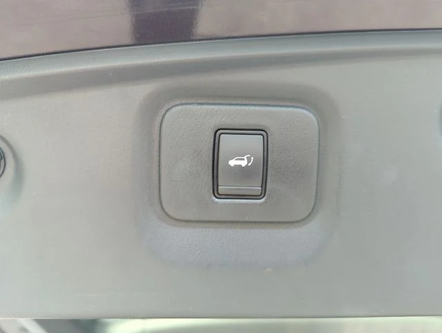 Used 2019 Brown Nissan SL image 21