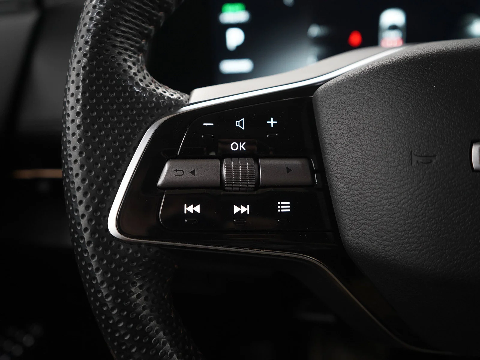 Used 2025 Gun Metallic Nissan ENGAGE image 25